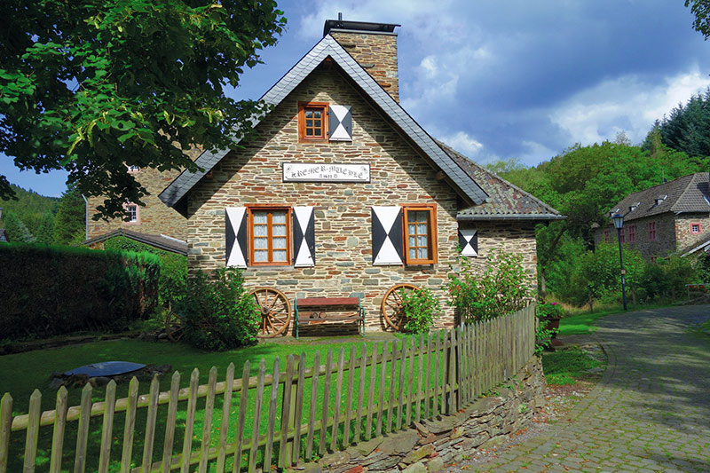 Die Kremermühle in Simonskall ist eines der ältesten Gebäude hier. Sie wurde 1622 erbaut und  lange als Kornmühle genutzt.